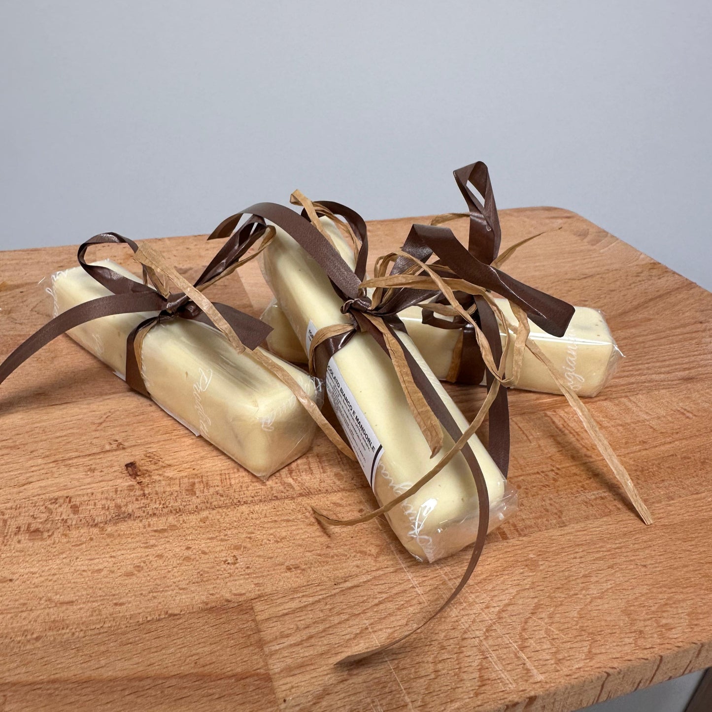TORRONE Cioccolato Bianco e Mandorle Tostate